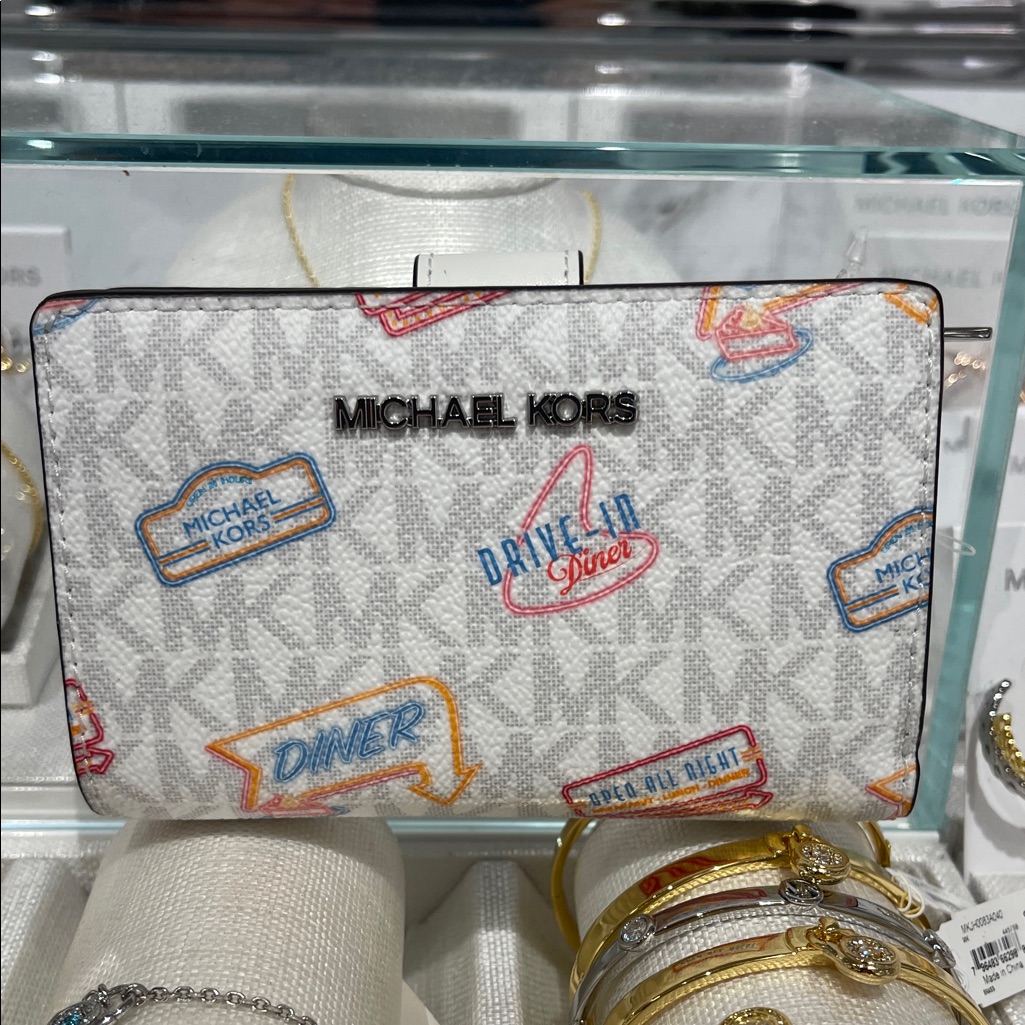 Michael Kors Jet Set Travel Md Bifold Zip Coin Credit Card Wallet Optic White Nw